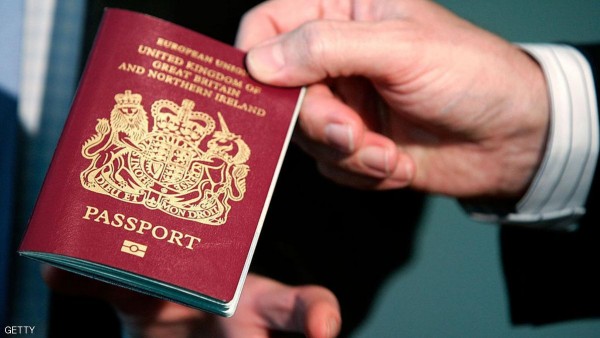 بريطانيا: جوازات السفر الزرقاء "مؤجلة"