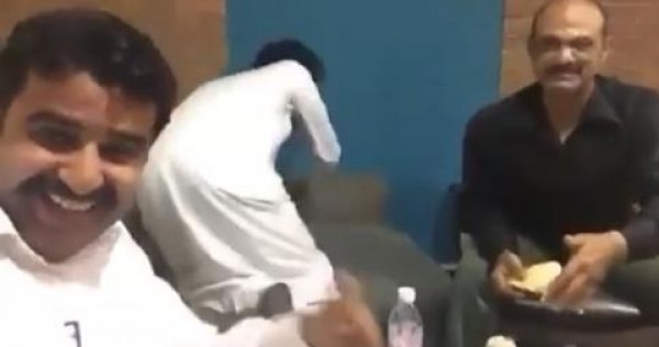 شاهد إلى أي مرحلة وصل المزاح لدى الأطفال