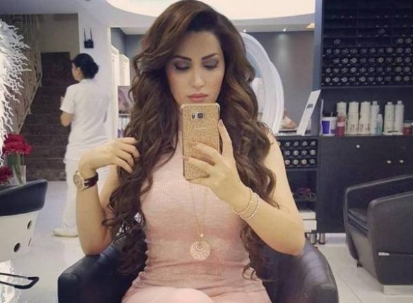 بالصور بنطال نسرين طافش الشفاف حديث الساعة