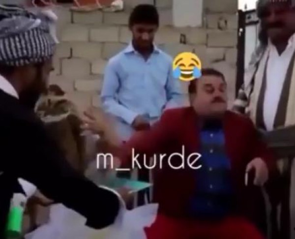 شاهد كيف تعامل عريس كردي مع عروسته أثناء شرب العصير