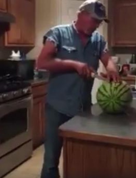 طريقة مميزة لتقشير البطيخ