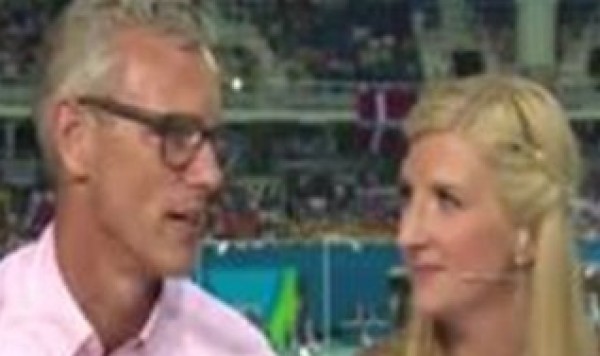 بالفيديو مذيعة تتحرش بزميلها من أسفل الطاولة على الهواء