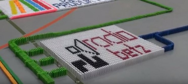 أكبر ألعاب الدومينو