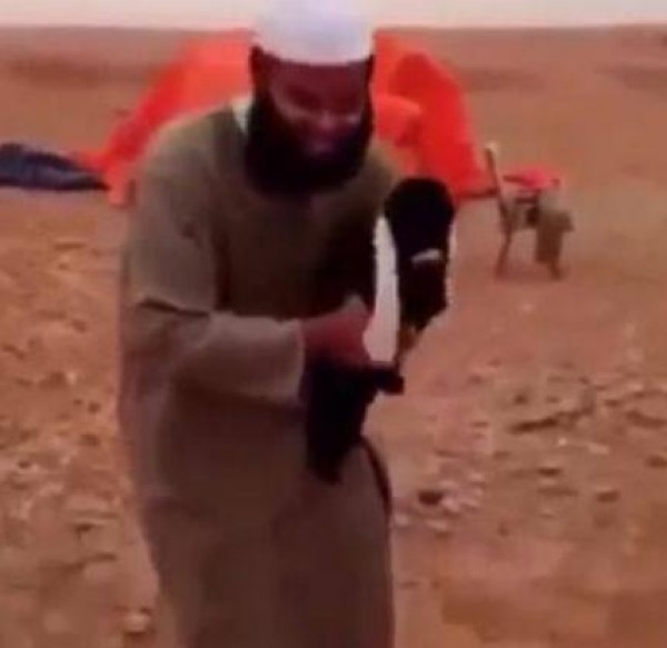 ماعز تقلد مالكها في النداء