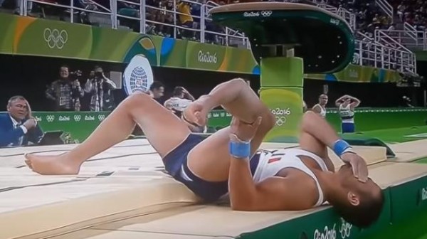 إصابة مروعة تنهي مشوار لاعب جمباز فرنسي في ريو دي جانيرو 2016