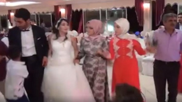 هروب جماعي من عرس لحظة انفجار سيارة مفخخة في تركيا