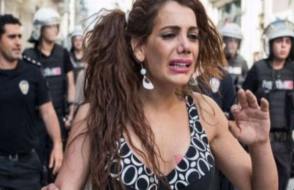 مقتل أشهر متحولة جنسياً في تركيا… ونشطاء ينظمون تظاهرة للتنديد