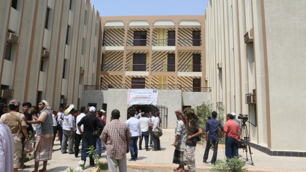 بالصور..هيئة الهلال الأحمر الإماراتي تستكمل مشروع تأهيل السكن الجامعي في عدن
