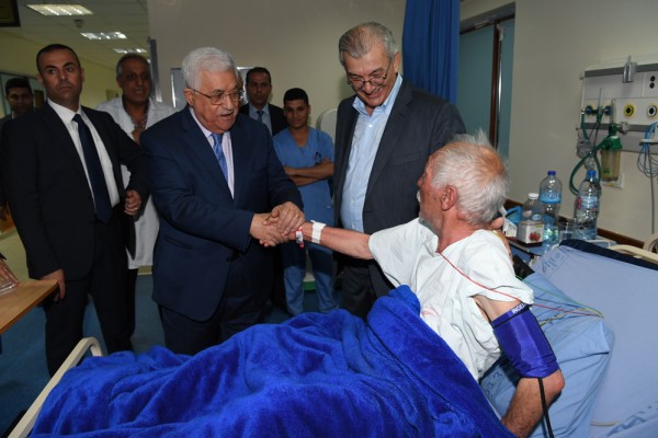 الرئيس يعود المرضى في مجمع فلسطين