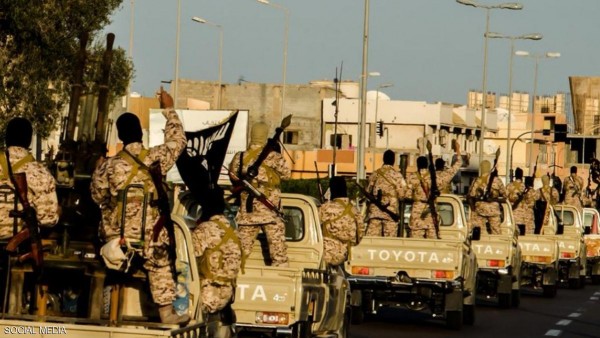 داعش يخسر أطرافه في سوريا والعراق وينحسر إلى معاقله