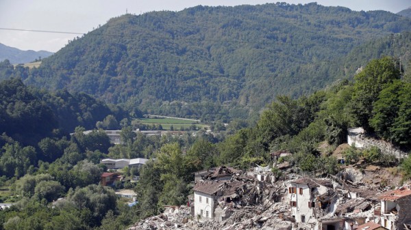 ارتفاع حصيلة قتلى الزلزال في إيطاليا إلى 278 شخصا