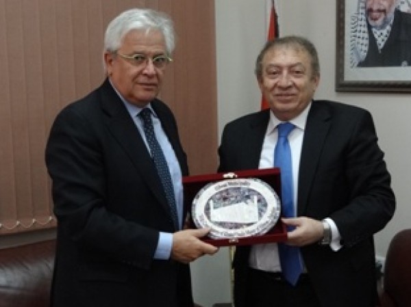 السفير عبد الرحيم ووفد اقتصادي يبحثون سبل تعزيز العلاقات في الأوروغواي