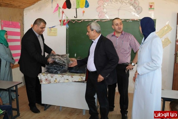 المحافظ ومديرة التربية في قلقيلية يفتتحان العام الدراسي من مدرسة عرب الرماضين