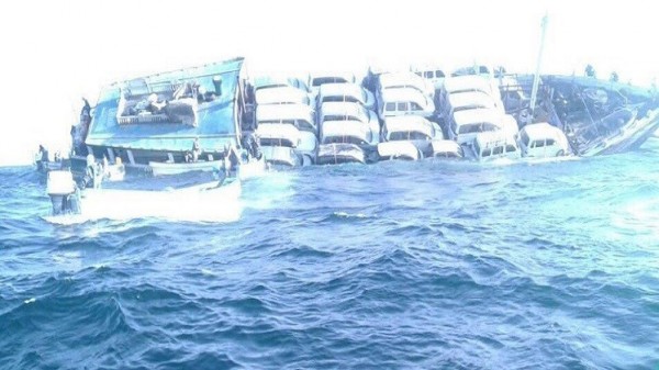 غرق سفينة هندية تحمل مساعدات إلى اليمن