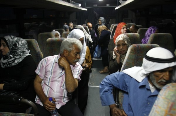 59 من أهالي أسرى غزة يزورون ذويهم بـ"رامون"