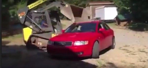 بالفيديو.. أمريكي يحطم سيارة ابنته ذات الـ 13 ألف دولار بعد إمساكها مُتلبسة!