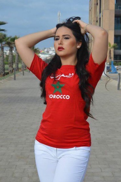عارضة أزياء مغربية: يتحرشون بي في الشارع بسبب جمالي