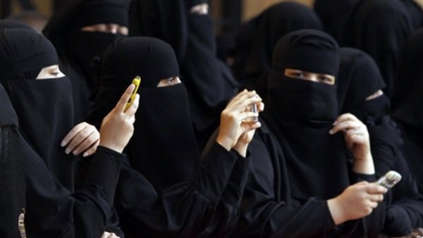 قرية سعودية تقرر الاستغناء عن الطقاقات في حفلات الزفاف وبناتهم يرفضون القرار ويضربون عن الزواج