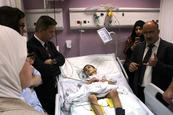 وزير الصحة يطمئن على سير علاج الطفل أمير بمستشفى مسلم