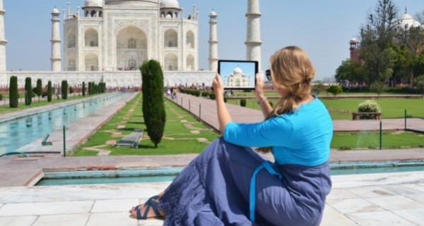 هل تنوين زيارة الهند؟ وزارة السياحة: رجاء لا تلبسي التنورة!