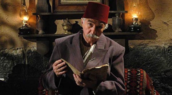 حسام تحسين بك: "باب الحارة" شوّه البيئة الشامية