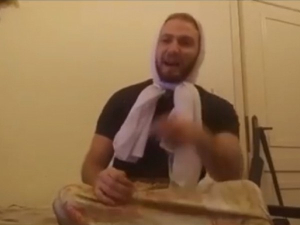 شاهد كيف تكون الأم العربية مع إقتراب المدارس