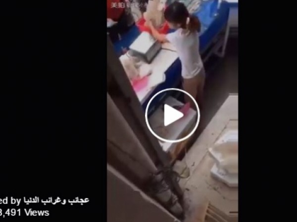مليون مشاهدة لبائعة تغش زبون بخفة يد وسرعة غريبة