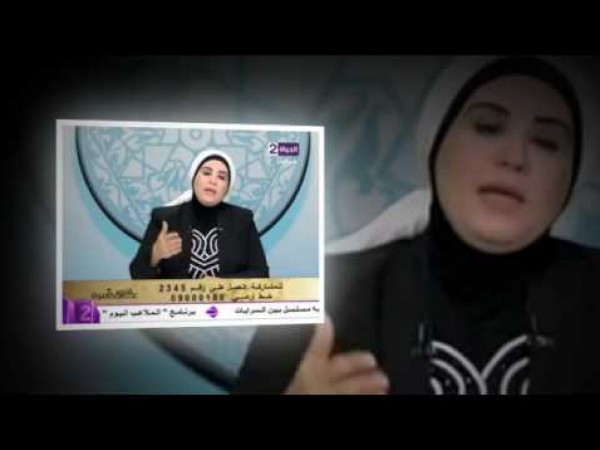 بالفيديو متصل يحرج مقدمة برامج دينية بسبب وجهها