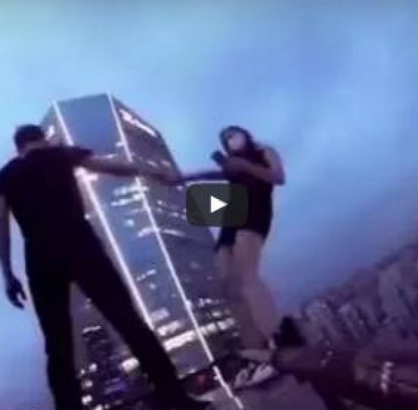 شاب وفتاة يتحدّيان الموت على سطح ناطحة سحاب