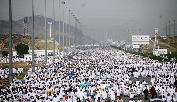 نحو مليوني حاج ينفرون من عرفة إلى مزدلفة