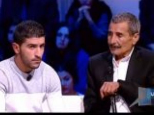 بالفيديو ما فعله هذا الشاب بوالده جعل المذيع يشتمه على الهواء مباشرة