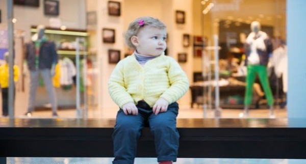 6 نصائح للحفاظ على طفلك من الضياع في الأماكن المزدحمة