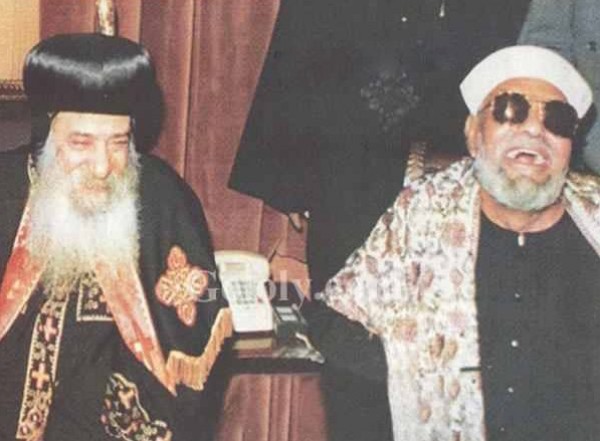 محامى الكنيسة يُهدد بمقاضاة أى جهة تنتج عملًا عن البابا شنودة دون إذن