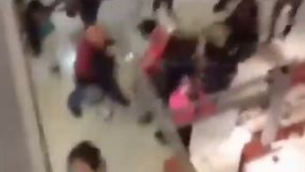 شجار نسائي يتجول لمعركة حقيقية بعد تجمع أكثر من 100 فتاة