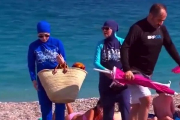 فرنسيون يطردون أسترالية مسلمة من شاطئ لارتدائها البوركيني