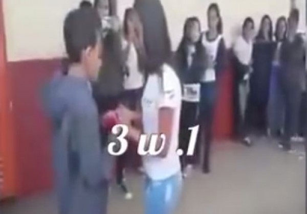 طالب قدّم خاتم الزواج لحبيبته في المدرسة أمام الطلبة .. وهكذا كان ردّ المدير