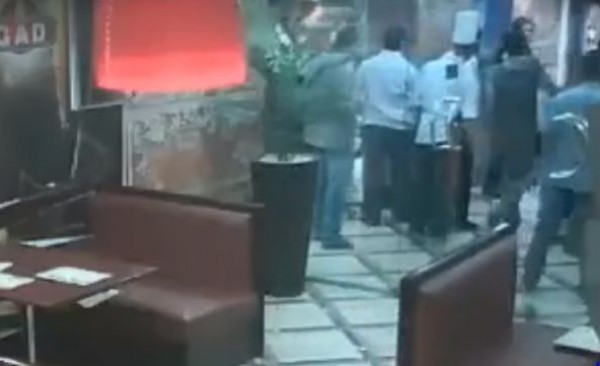 خناقة بين رجل وزوجته تنتهي بعلقة ساخنة بمطعم