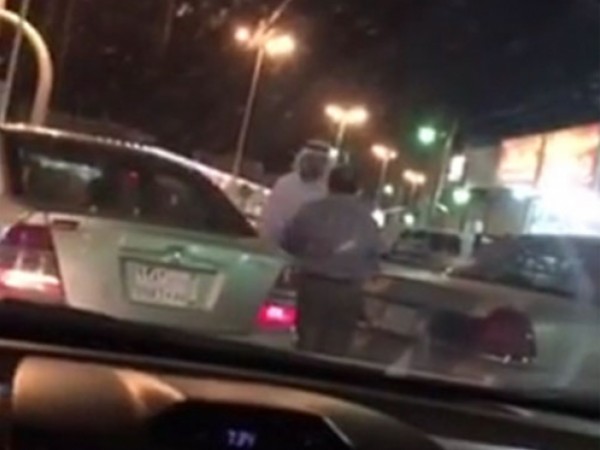 صفعات ولكمات بين سعودي ومصري في السعودية