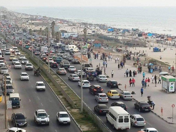 ميناء غزة البحري يستقبل آلاف المواطنين في إجازة العيد