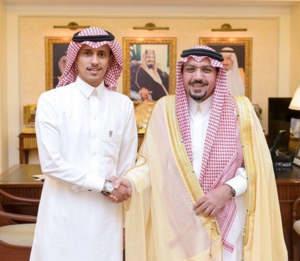 بالفيديو.. أمير سعودي يكرم شاب أنقذ طفلاً من الموت في آخر لحظة