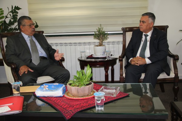 وزير الحكم المحلي يلتقي سفير جمهورية الإكوادور في فلسطين