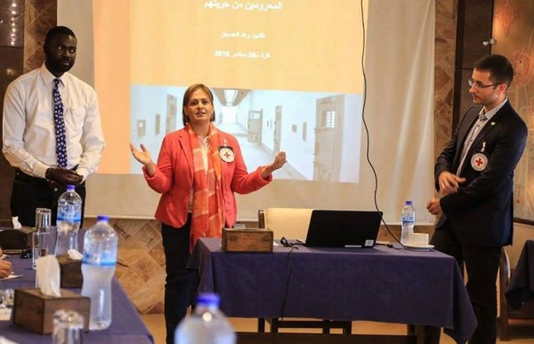 الصليب الأحمر ينظم حلقة نقاش حول المعتقلين الفلسطينيين