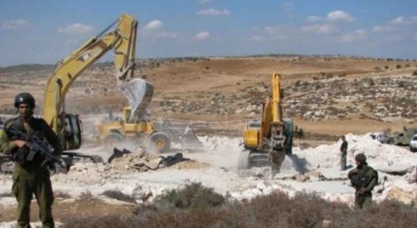 الاحتلال يهدم آبار شرق سعير في الخليل