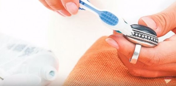 12 استخدامًا غير متوقع لمعجون الأسنان