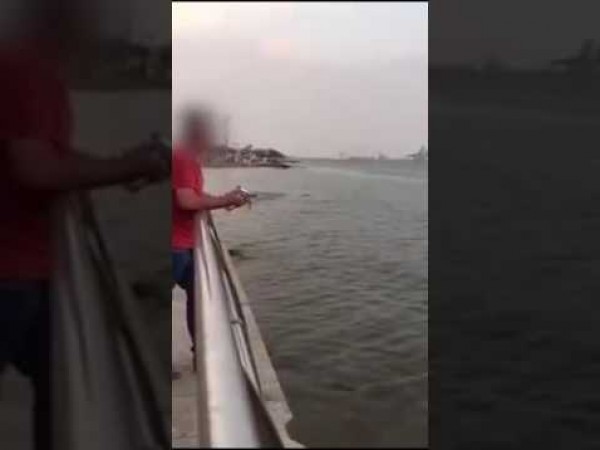 سعودية ترعب شابا حاول التحرش بها