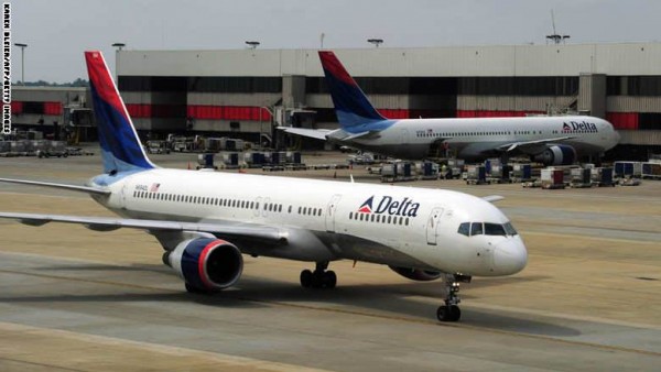 عودة طائرة أمريكية الى المطار بعد 7 ساعات طيران بسبب دخان
