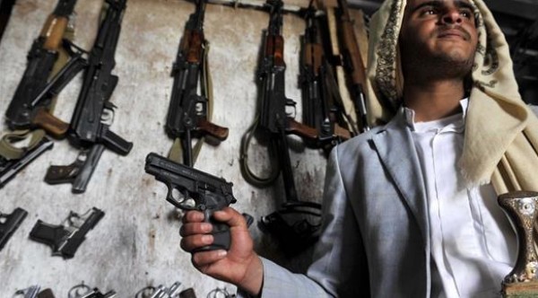 يمني يقتل 12 شخصاً في زفاف ابنته بقنبلتين!