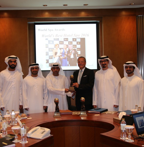 قصر الإمارات يفوز بجائزة "أفضل منتجع وسبا " في العالم في 2016