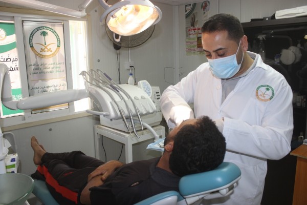 عيادة طب الاسنان السعودية تتعامل مع 154 مراجع سوري في مخيم الزعتري