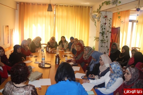 جمعية المرأة العاملة تنظم لقاءً حول "دور النساء في المشاركة السياسية وأهمية مجالس الظل"